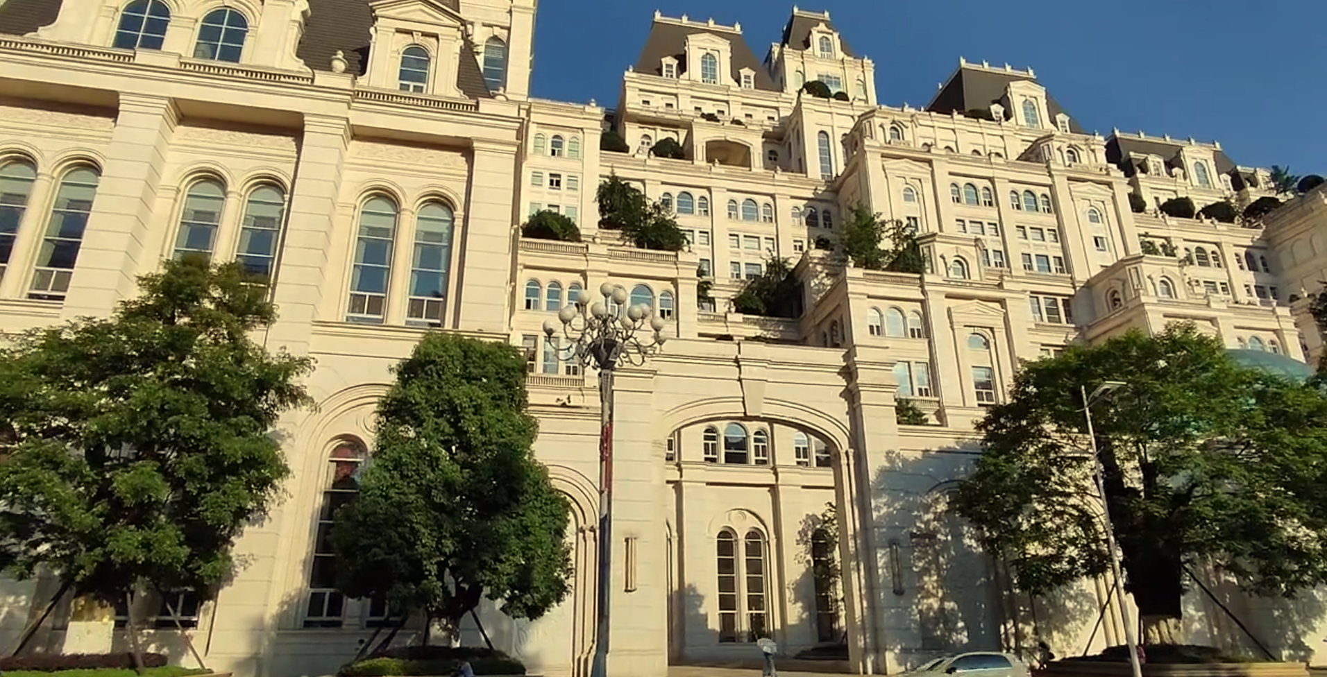 贵阳土豪花27亿巨资,打造超豪华"白宫",12层豪宅只住2户人