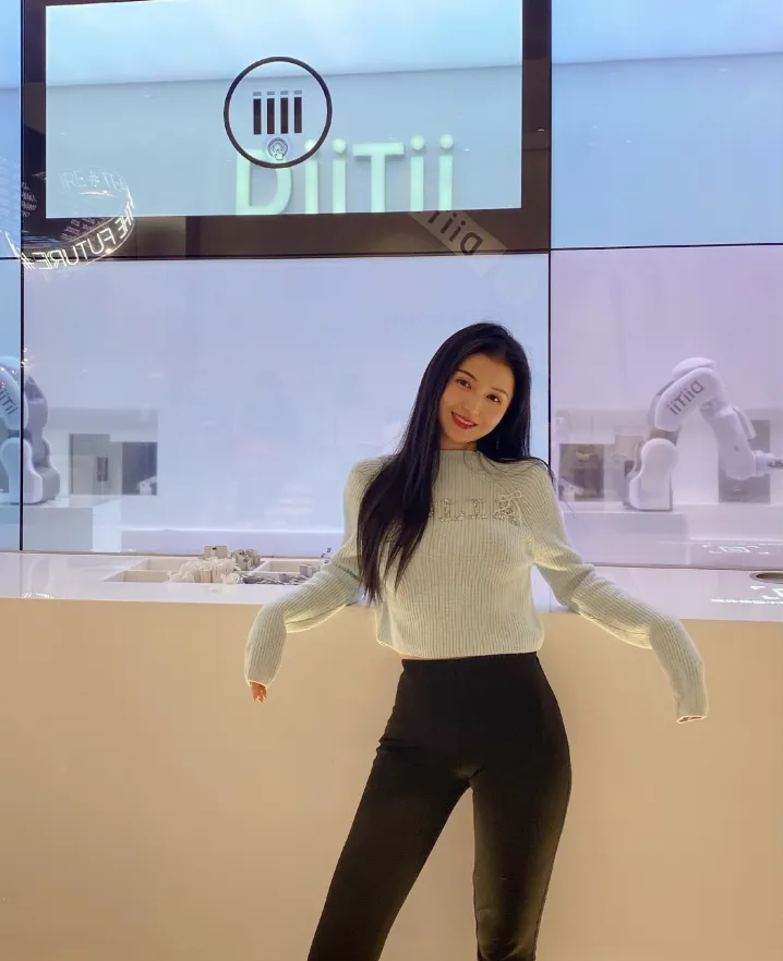 回顾;那个在整容术后感染身亡的33岁女网红小冉,已经去世1年了