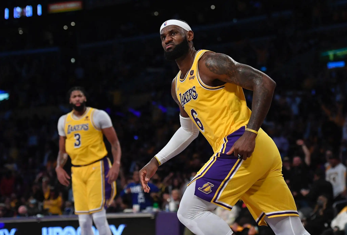 进入本世纪后,真正统治过联盟的仅3人,六步郎和这个词无缘