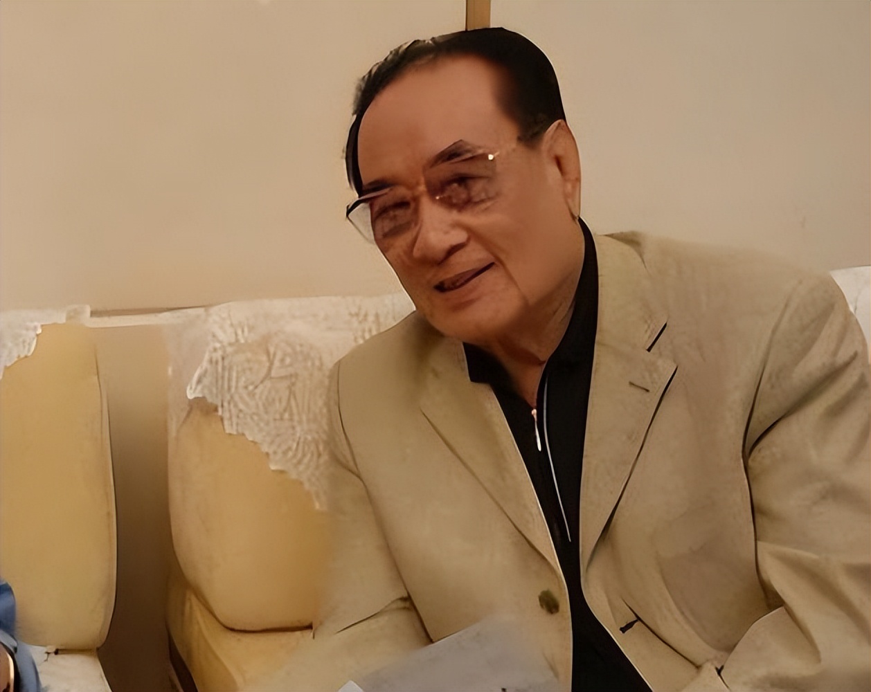 著名演员庞学勤:一代人的男神,一句承诺,照顾患病发妻一生