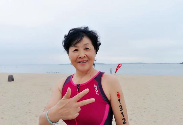 6 9岁朝阳大妈健身30年,逆生长似30岁:这3个动作每天坚持20分钟