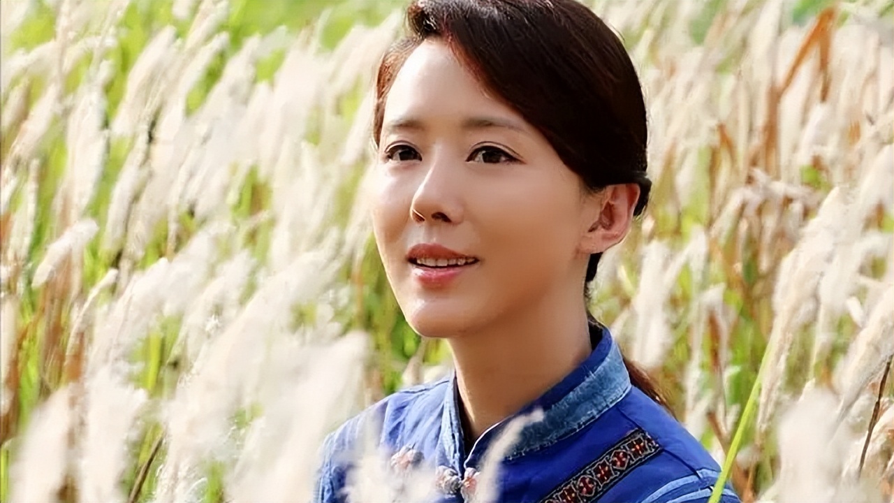 "最美嫦娥"颜丹晨:比黄晓明成名早,45岁高龄产子,生活幸福