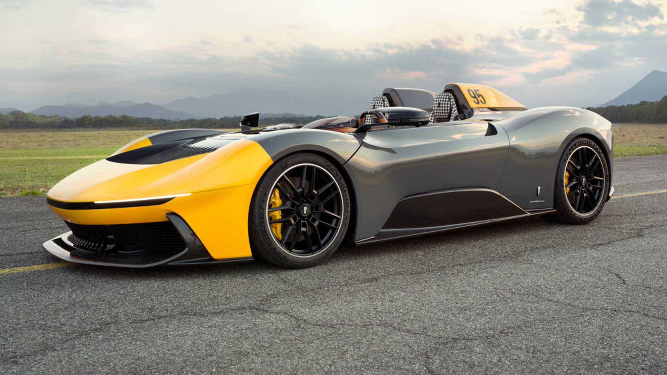 是世界上首款电动超级gt跑车,该公司称之为"barchetta"