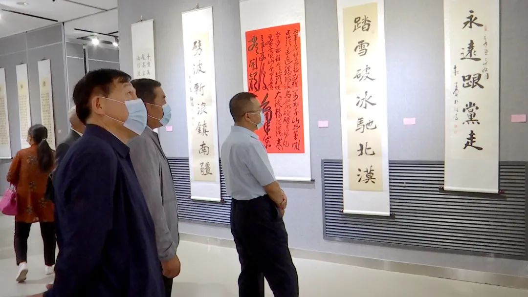 "老兵永远跟党走"——临洮县退役军人书画摄影展开展
