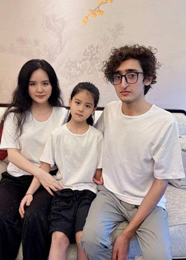 回顾迪拜富二代倒追大自己16岁湖南二婚女甘愿放弃万亿来中国