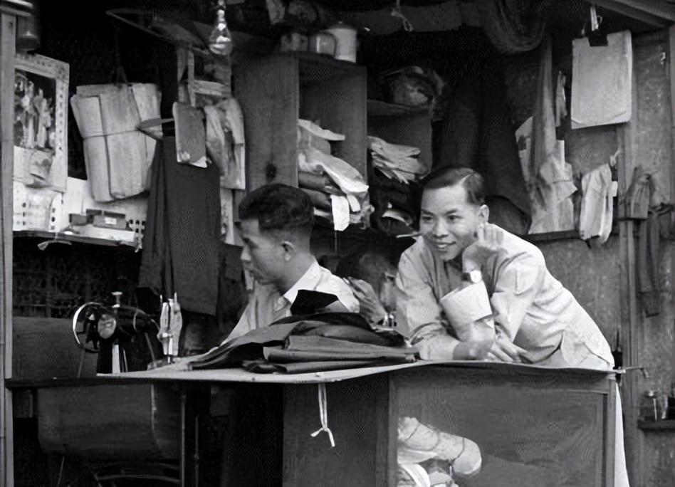 八路军司令员用望远镜相亲事后坦言免得亲事不成女孩尴尬