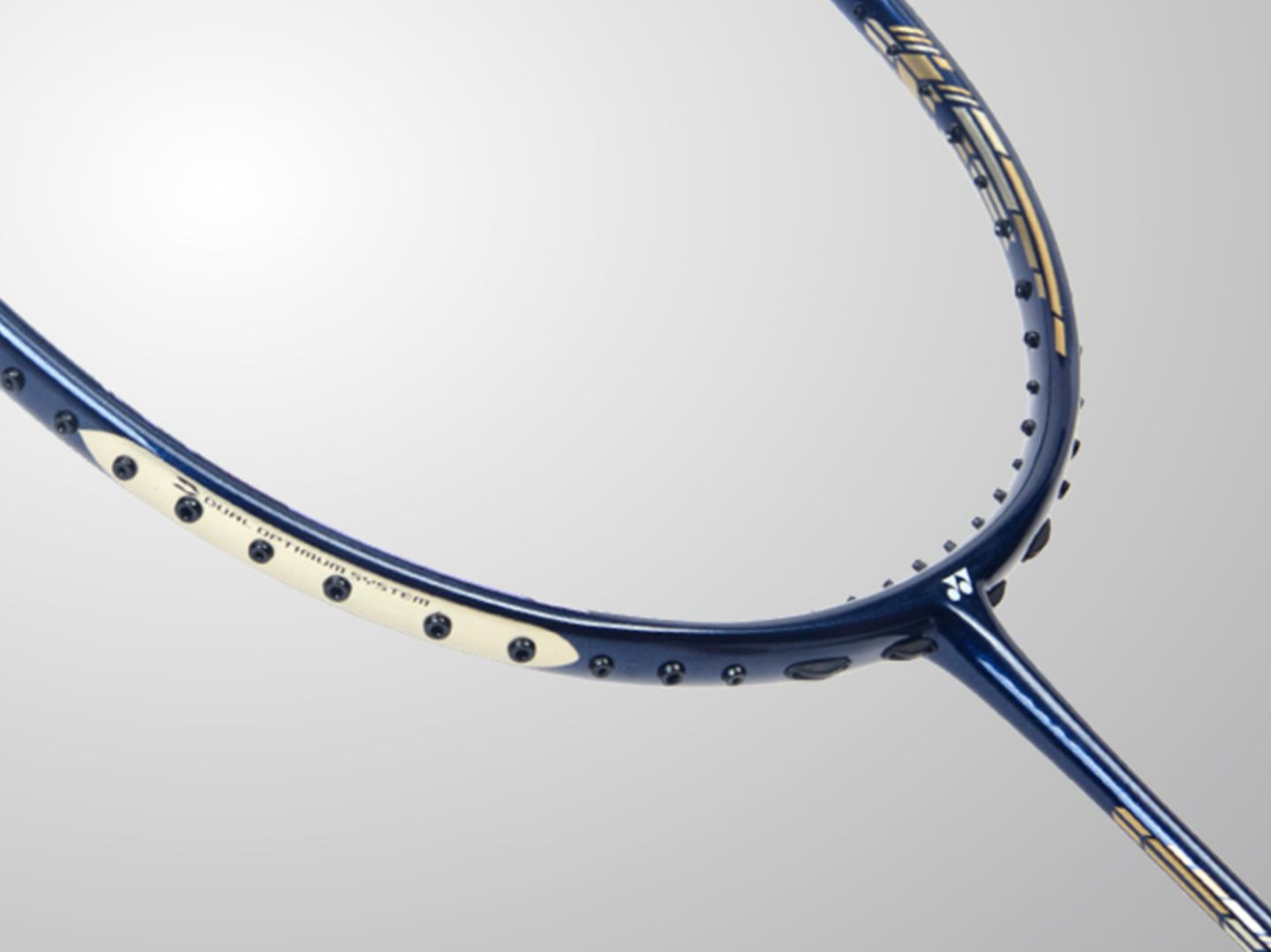 胜利亮剑12和尤尼克斯双刃ss选哪个更好