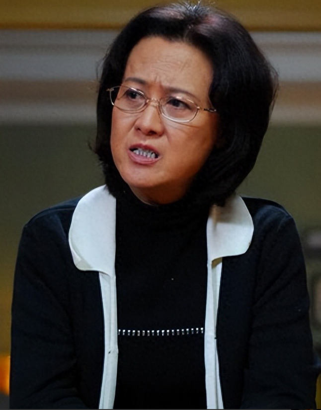 回顾柏寒病逝回头看她将儿子托付给海清的选择才知她有多聪明