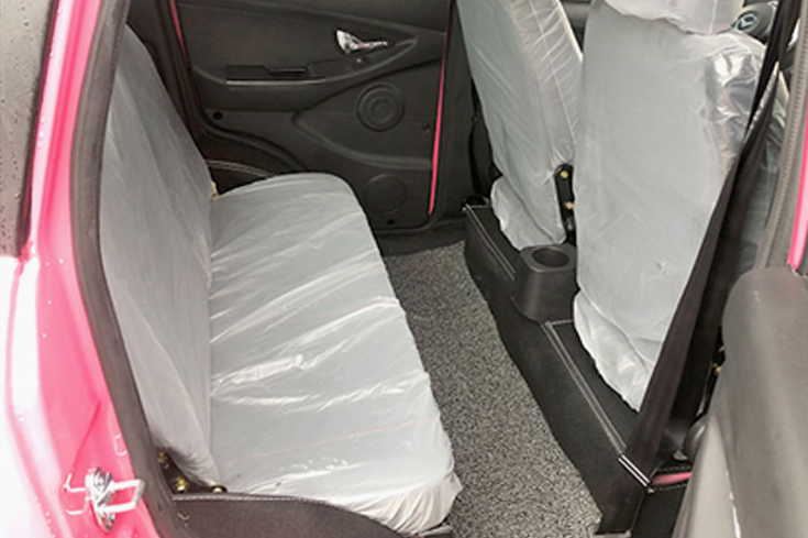 后座空间还是挺足的,前排也非常不错.