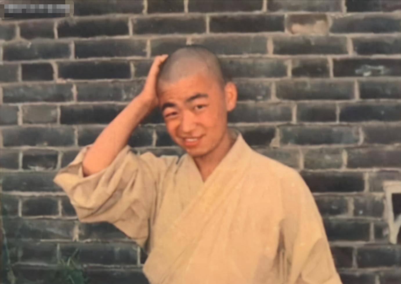 《少林寺》后,就迷上了少林武功,立志长大后要当一名武打演员
