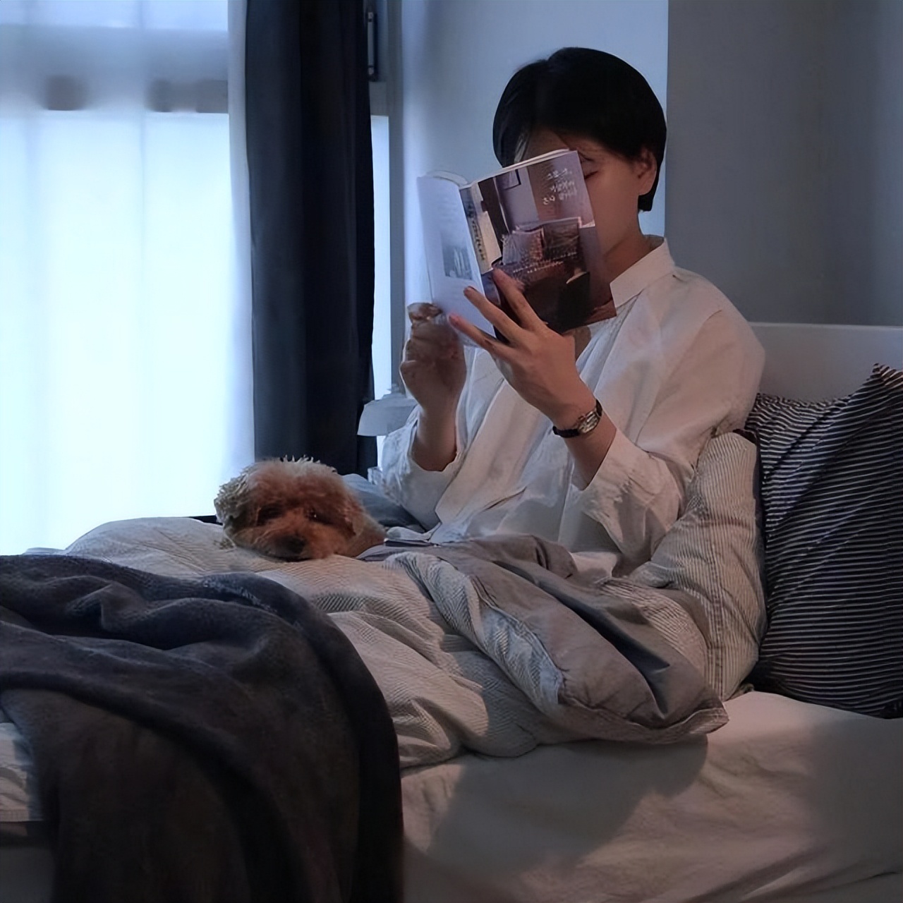 90后女生出租房躺平8年,每月花500块,不结婚不生孩子,网友羡慕