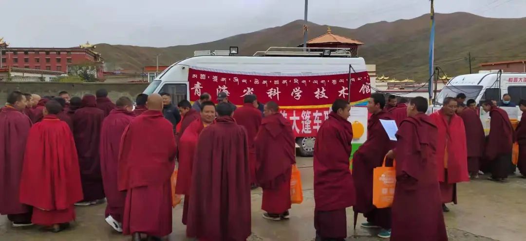 科普大篷车生态健康科普"六进"活动在久治县顺利开展