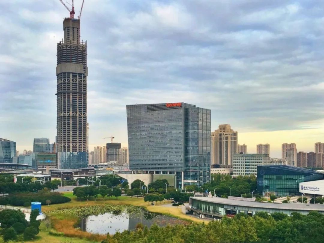 中国十强地级市,南通第三,佛山领先泉州!苏州:在座的都是弟弟