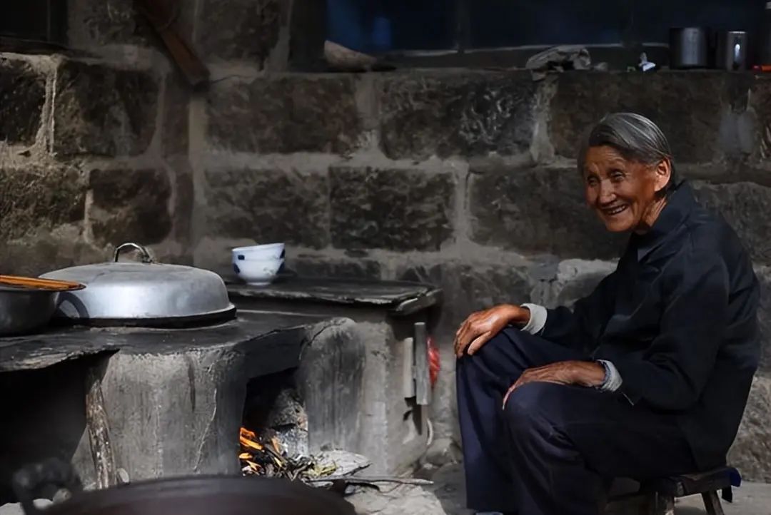 为民发声:农村老人晚年生活有多艰辛?