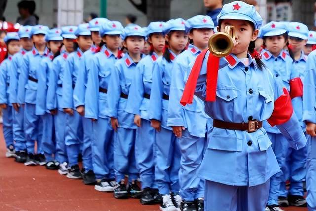 重庆市沙坪坝区育英小学主题运动会隆重举行