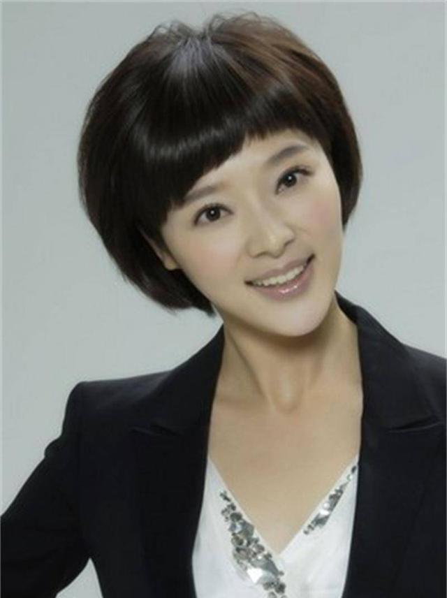 央视主播蝴蝶:与陆川闪婚,独自产检,长期分居,8年后怎么样了