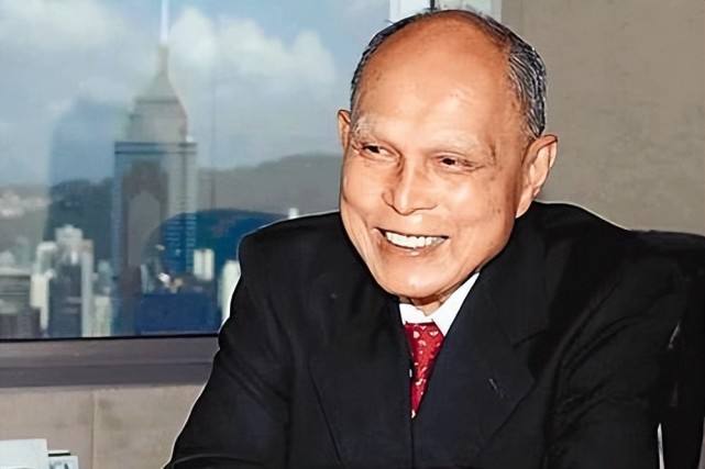 香港顶级风水师蔡伯励,一句"你亡妻死得惨"让李嘉诚掏了200万