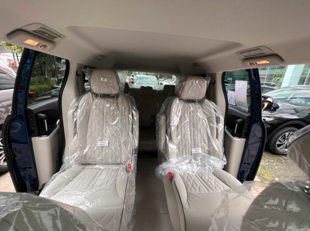 全新别克gl8陆地商务舱前脸升级空间大