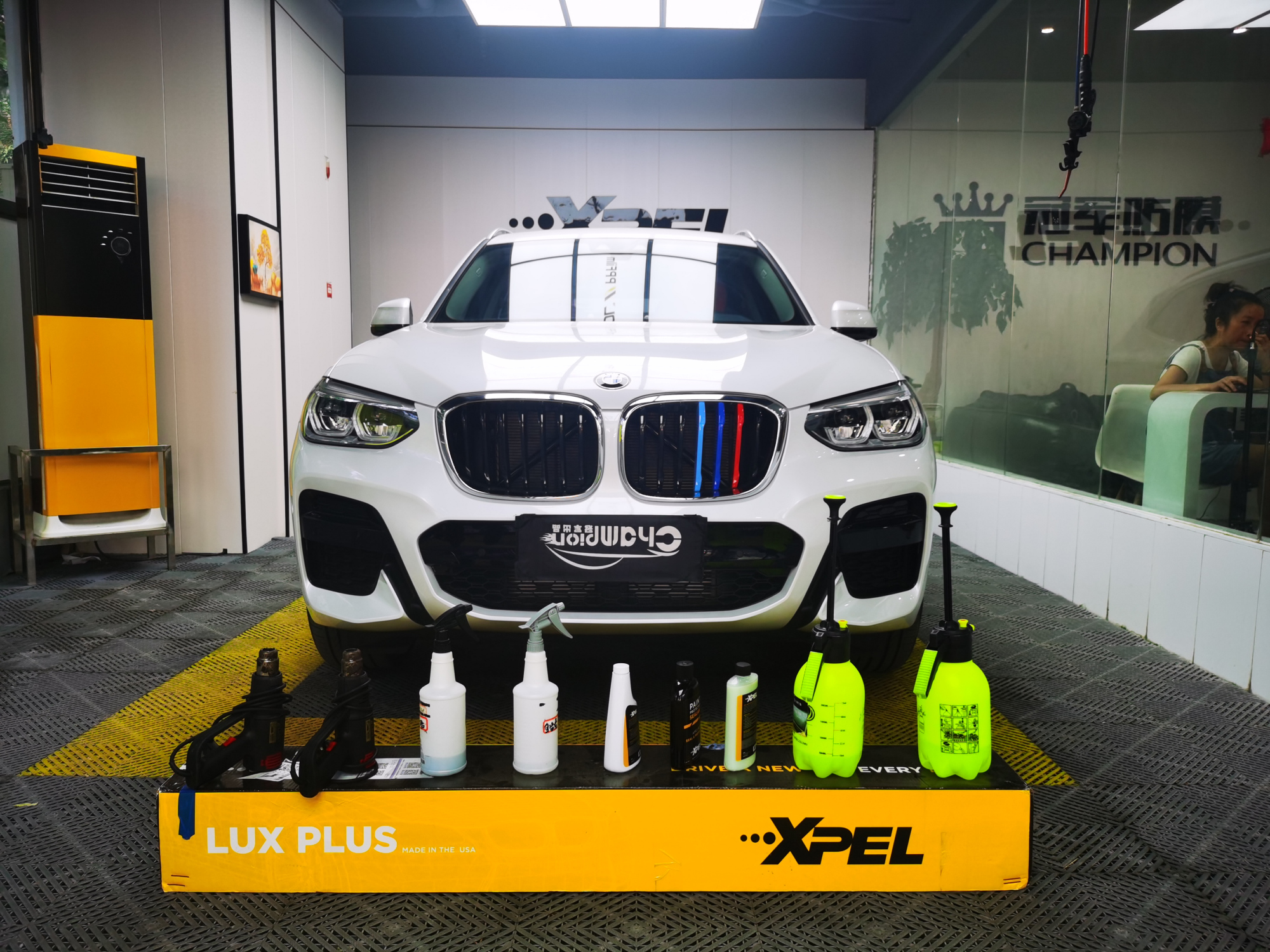 贵阳装贴隐形车衣多少钱?xpel冠军贴膜店每天让您开新车