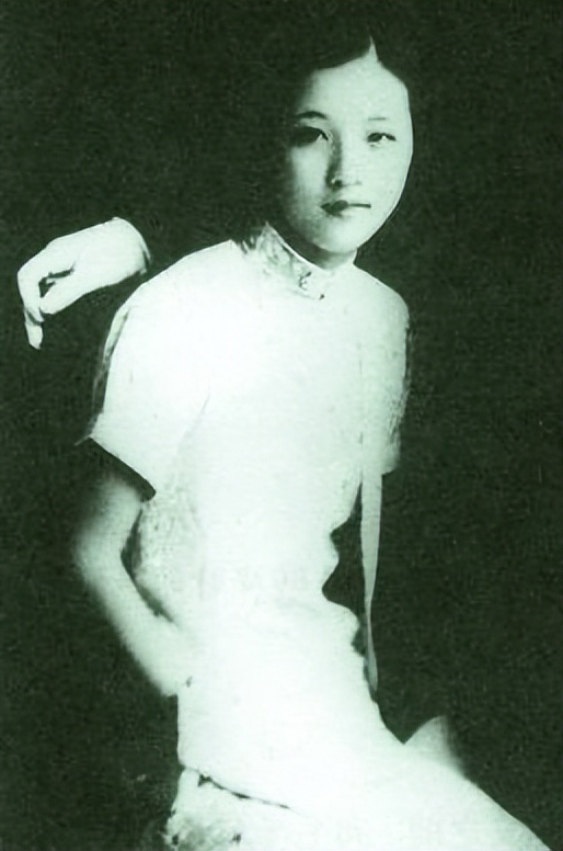 郭翼青:17岁时嫁给54岁将军,怀孕16次生下6个娃,直言从不后悔