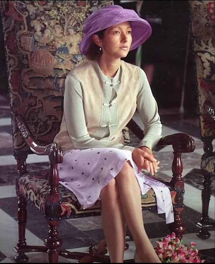 比太子妃大嫂潇洒?文雅丽离婚后还是伯爵,两个儿子帅气又孝顺