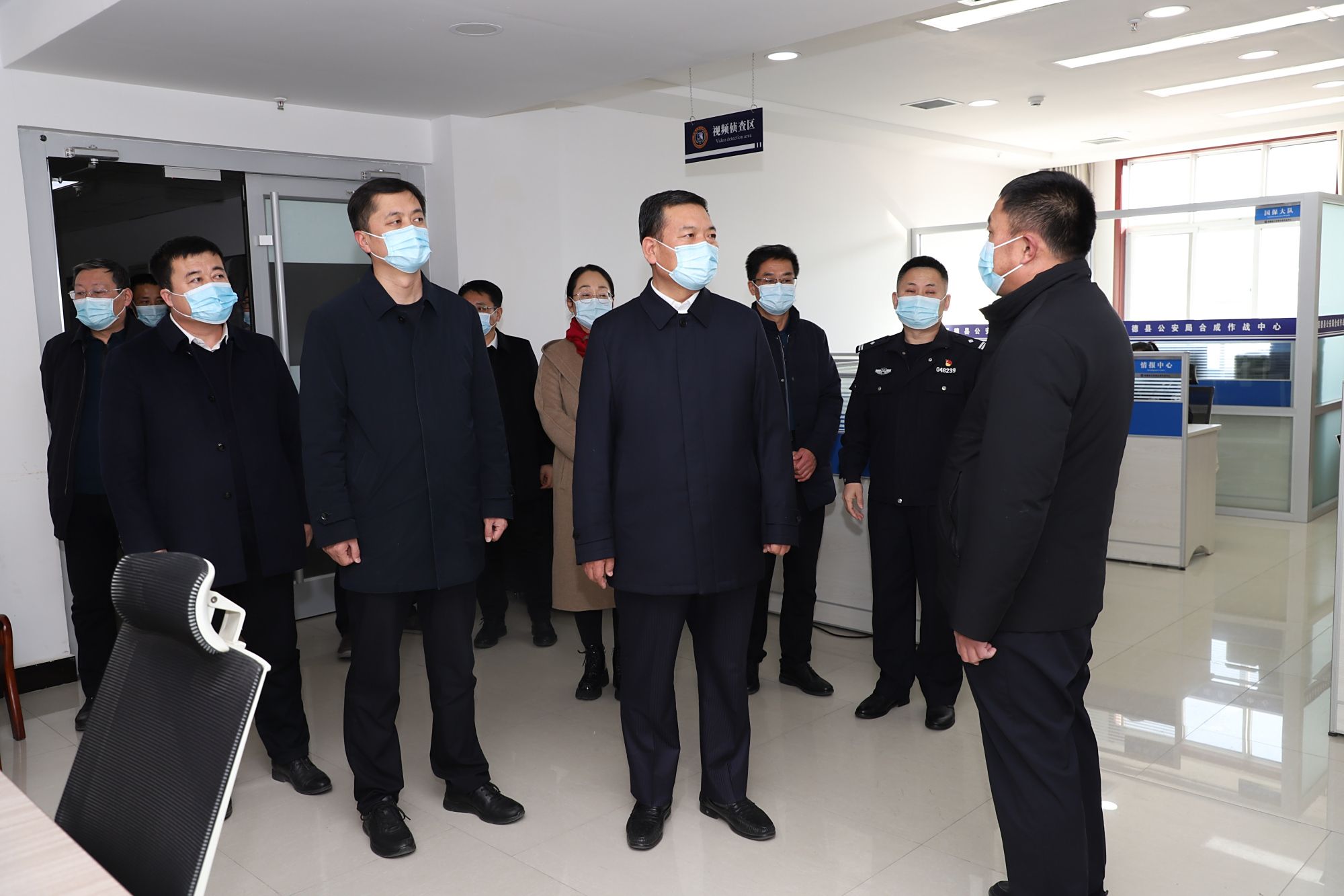 绥德县委县政府主要领导看望慰问绥德公安疫情防控一线民辅警