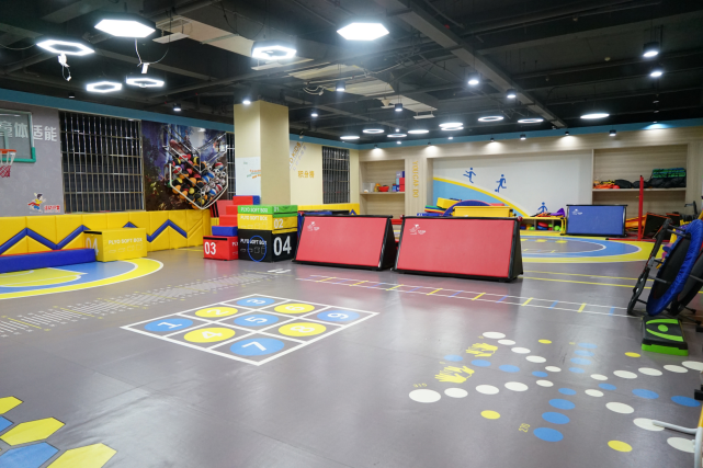 今年体能馆已成为年轻父母遛娃新地标!该选择什么样的体能馆?