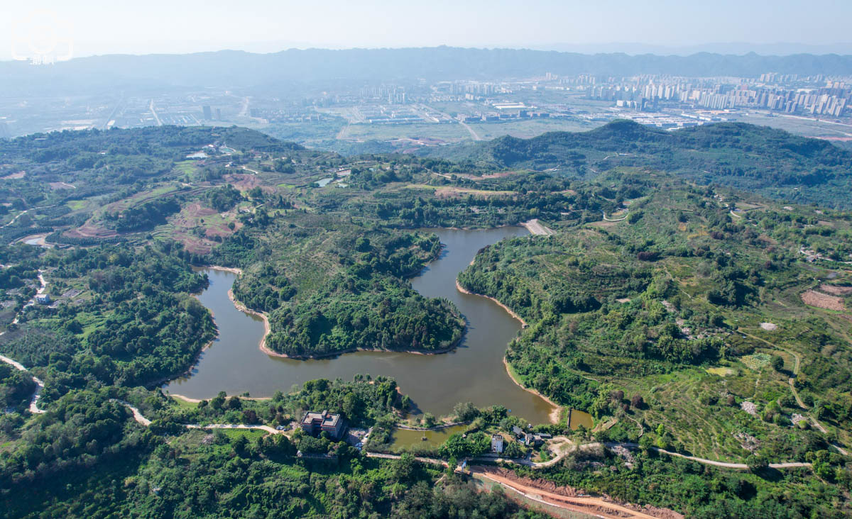 航拍重庆科学公园,山顶竟然有一个天池,建成后比中央公园还美