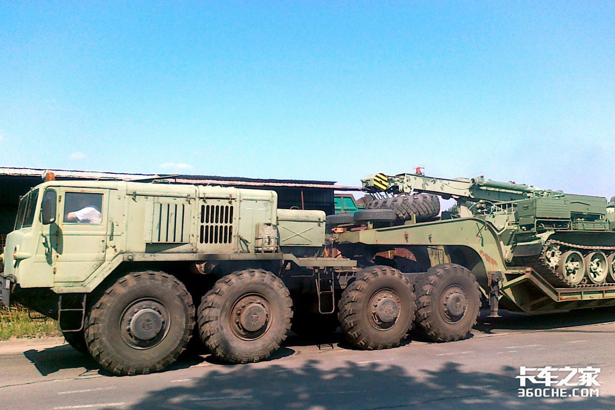 38.8升排量12缸发动机,百公里油耗75升,maz-537卡车怪兽见过吗