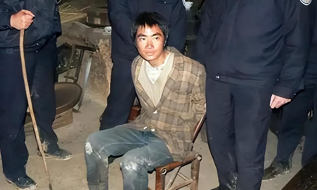 09年,"农民工"刘爱兵毫无征兆将一家13口灭门,村民:见人就杀