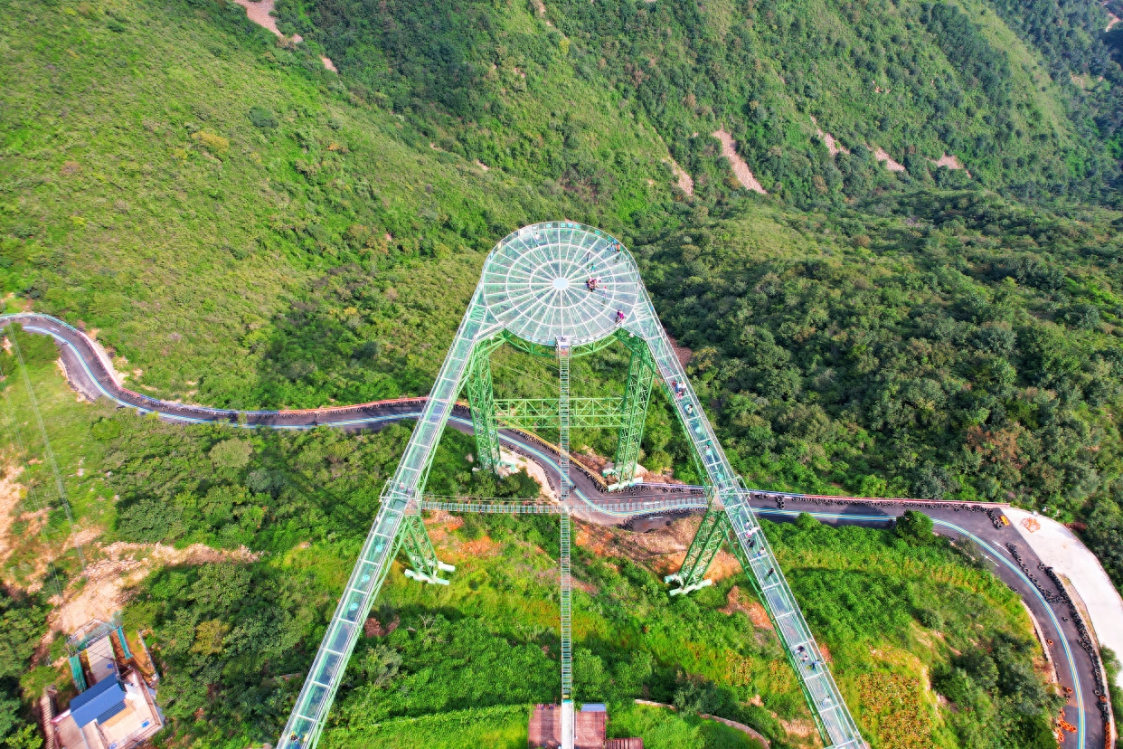 天津有一个车神架景区,风景壮阔,美如仙境,还可以玩激情漂流