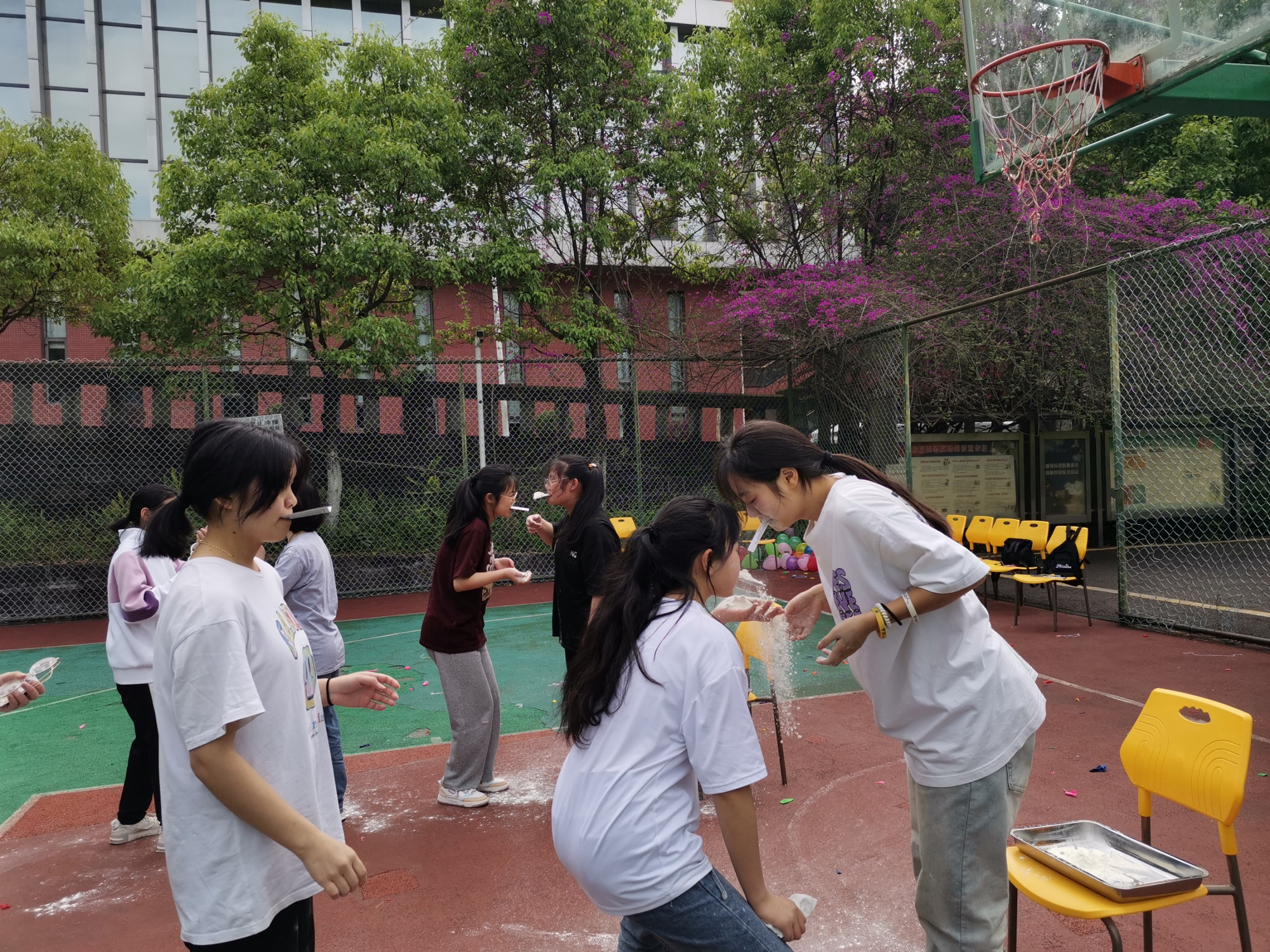 重庆市万州江南中学开展关爱"五一"留校学生系列活动