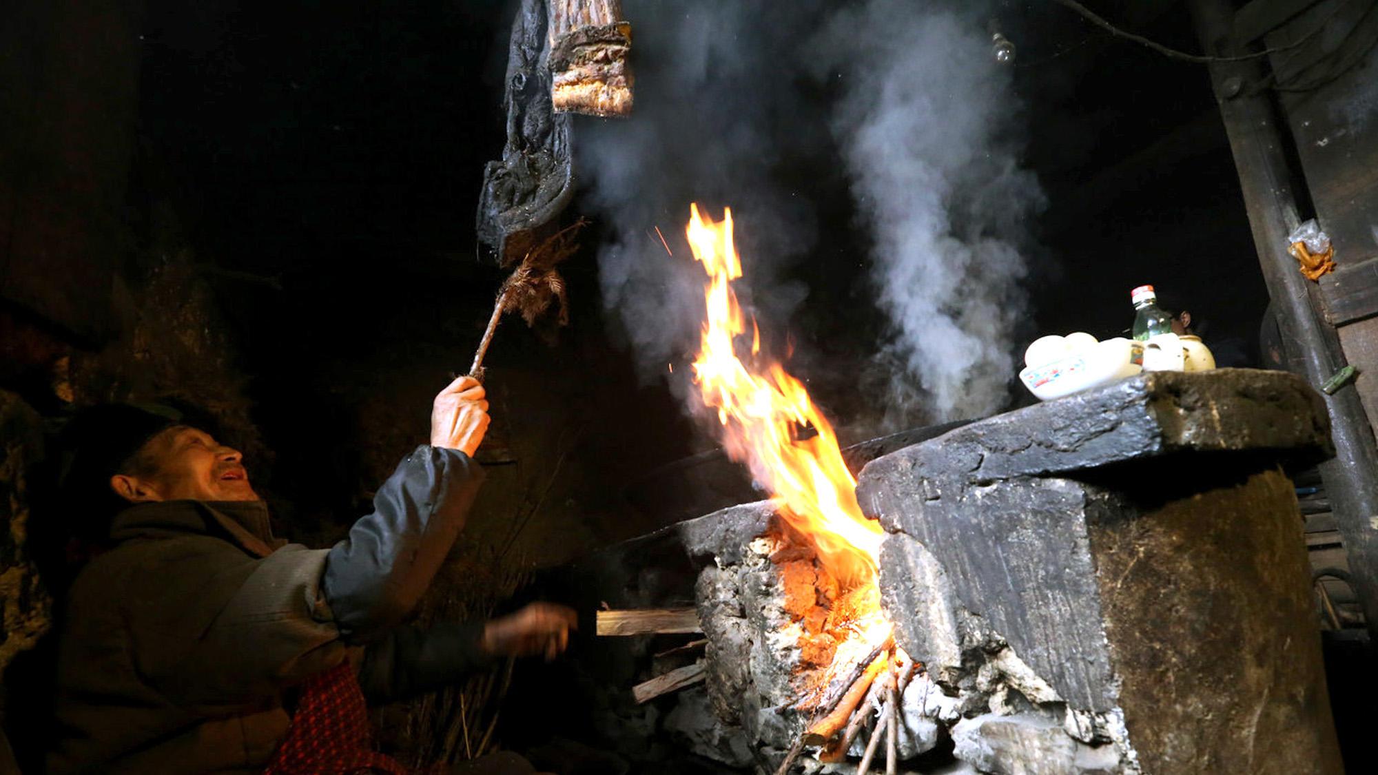 在农村当做柴火,却被文玩人当成宝贝的4种木头,不比黄花梨差