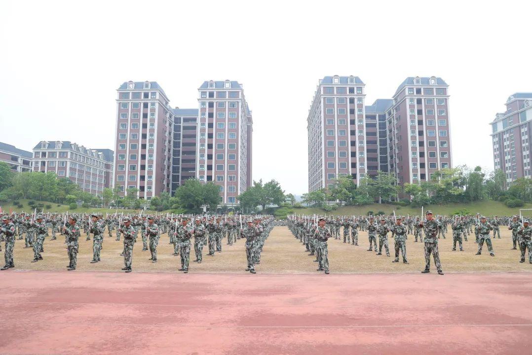 超燃!广州华立科技职业学院22级新生军训汇演