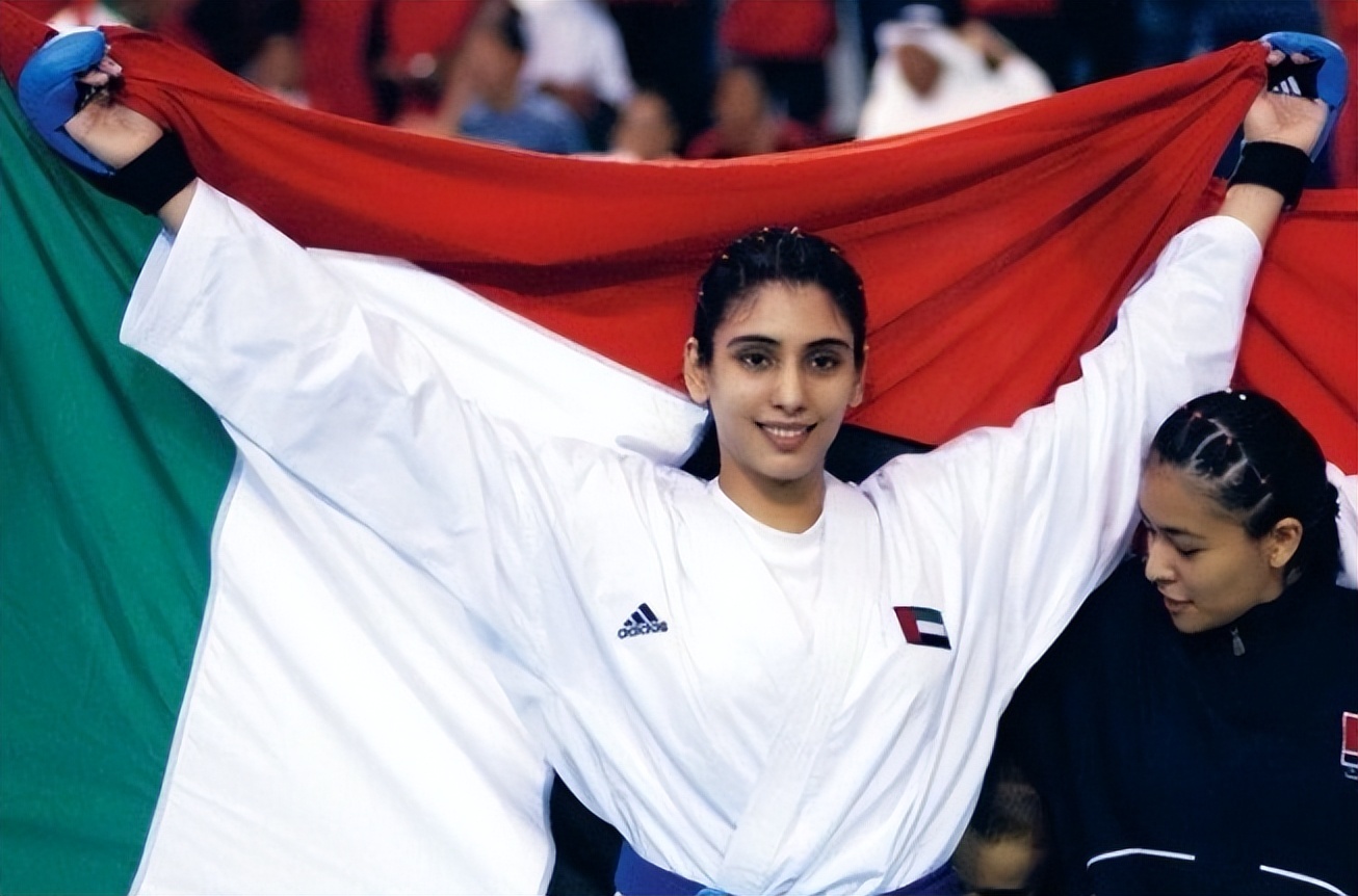 迪拜帝国嫡公主:父母近亲联姻,6岁被封第一美女,20岁儿女双全