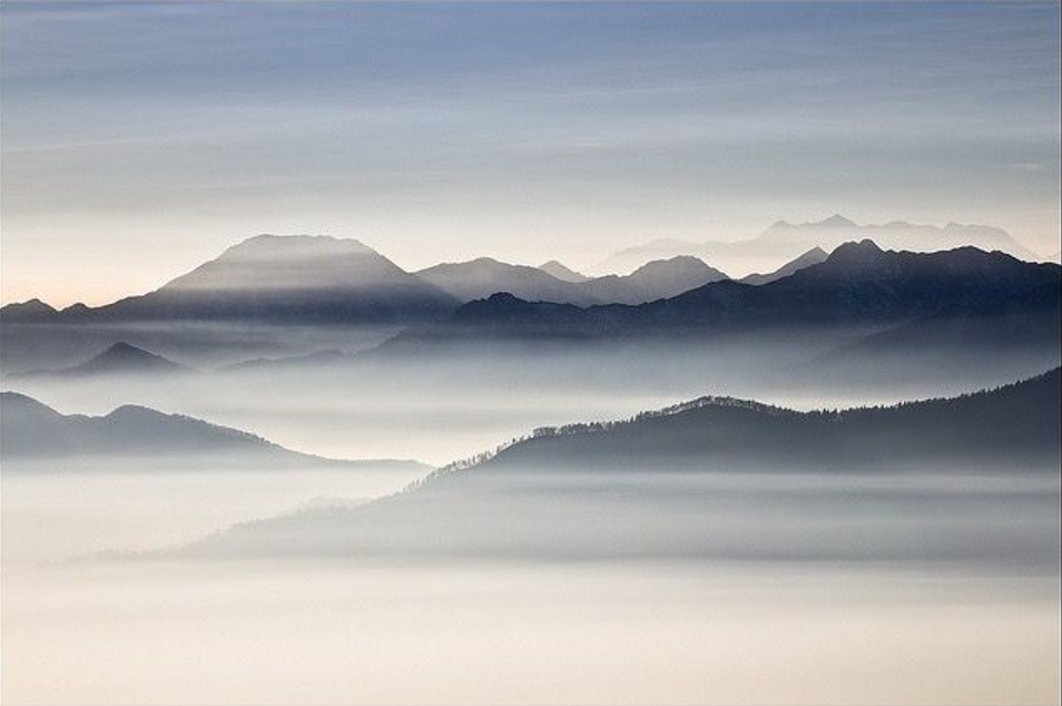 远山含黛,静美如画