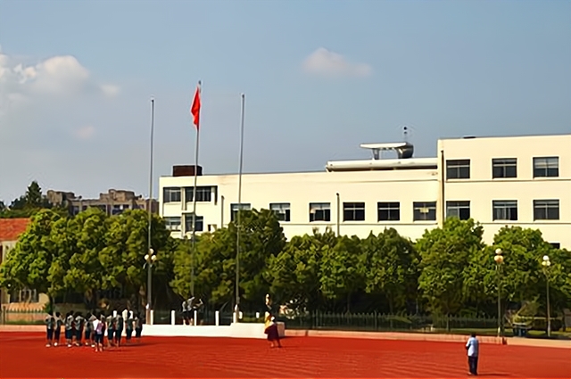 曝光!建湖某中学收取补课费1500元,遭学生家长质疑