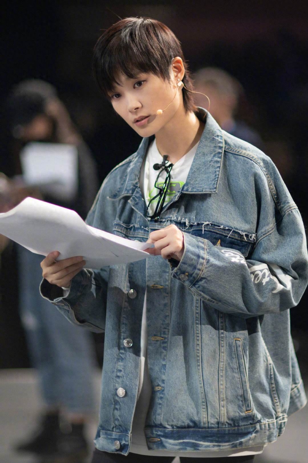 事实证明不恋爱不结婚的李宇春已经走上了一条不归路