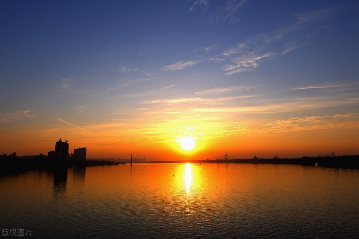 独家:黑龙江哈尔滨落日红霞满天 美不胜收