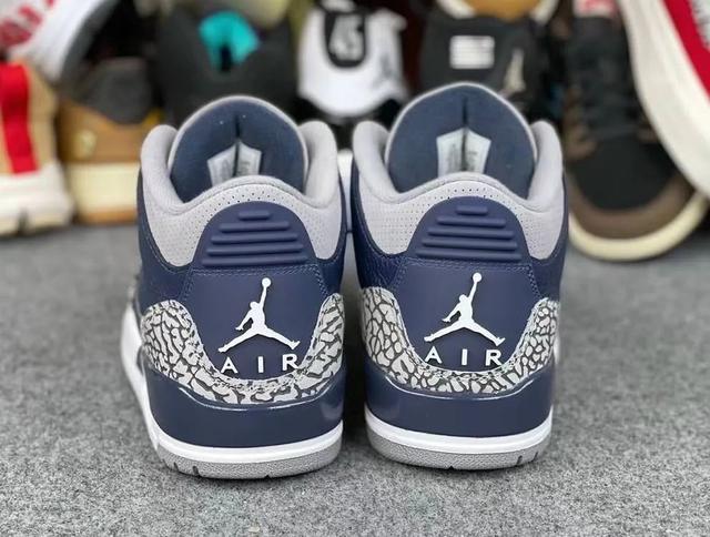 aj3动物园和aj4黑猫复刻哪个好