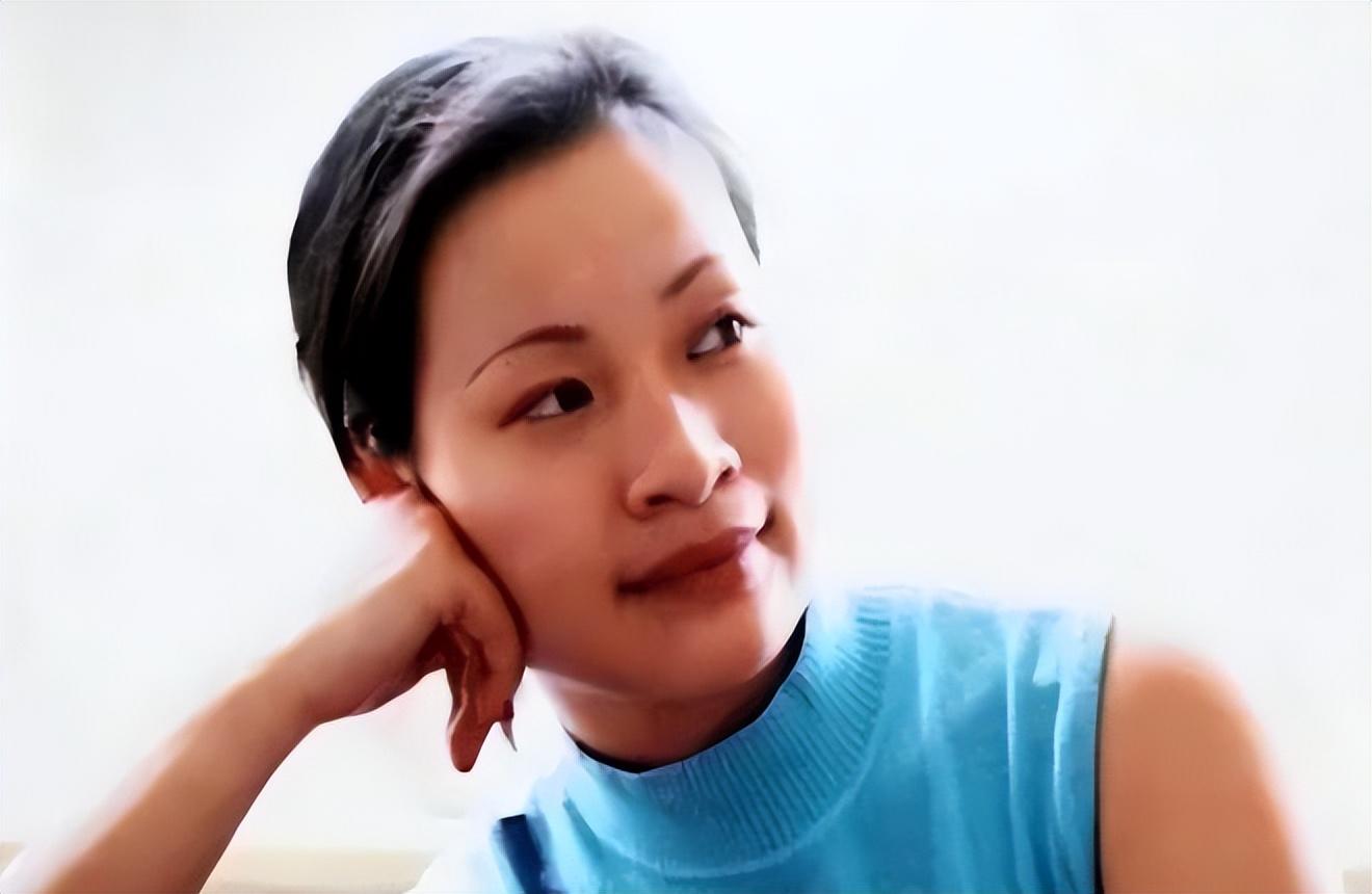 恶狼一步步的接近黄静,在黄静的私人宿舍里,姜俊武发誓一定要得到黄静