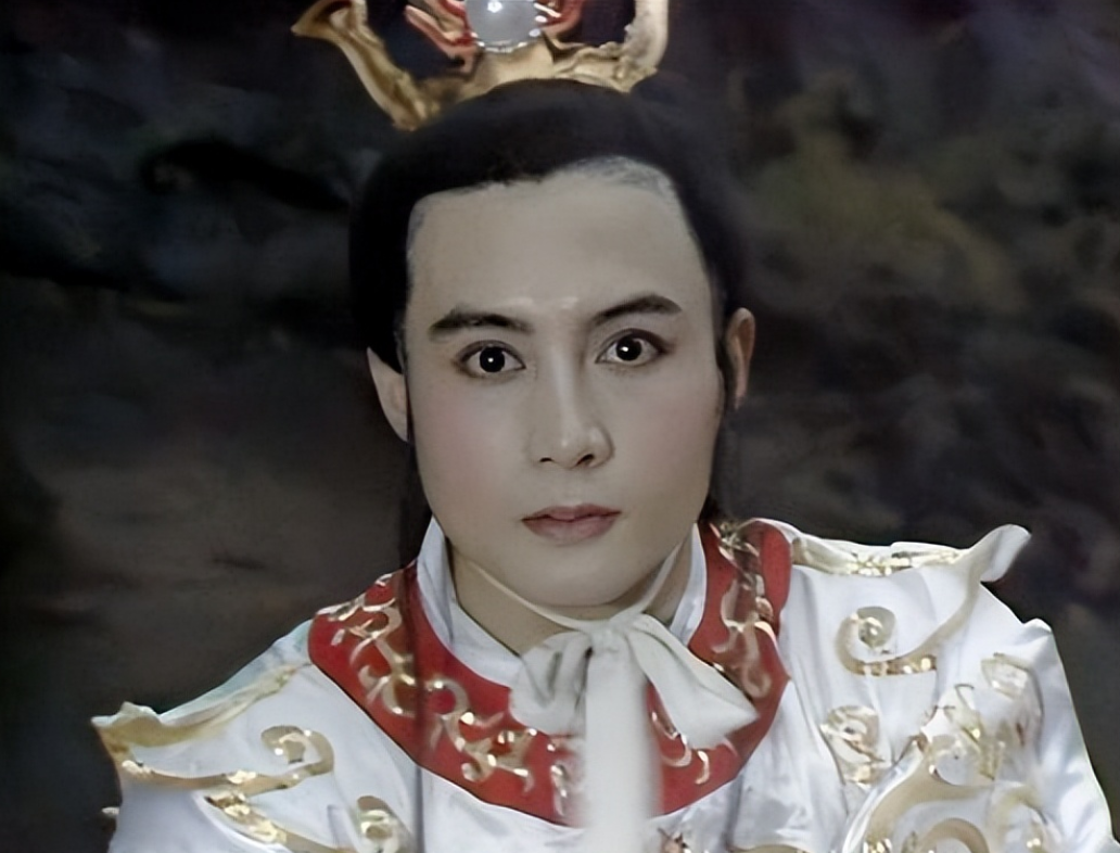 回顾拍戏进医院父亲告上法庭白龙马王伯昭经历了什么