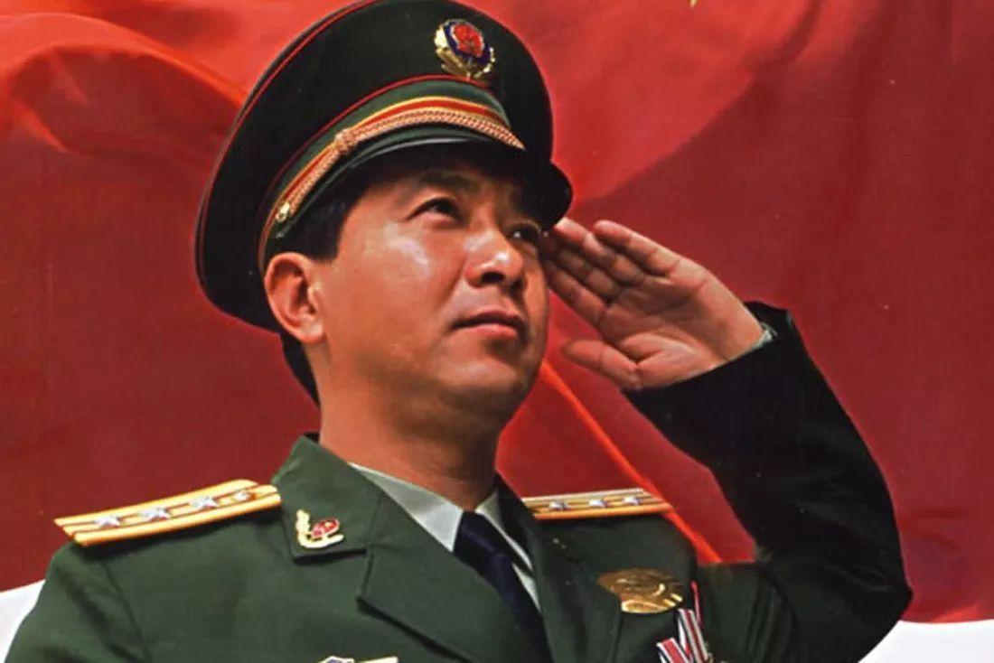 老山战场侦察英雄丁晓兵,被炸亲手割掉手臂,后来过得如何