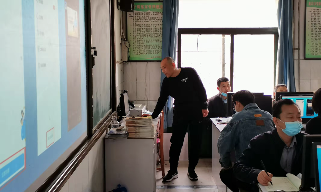 曲阜市实验小学全体教师召开线上教学技术专题培训会