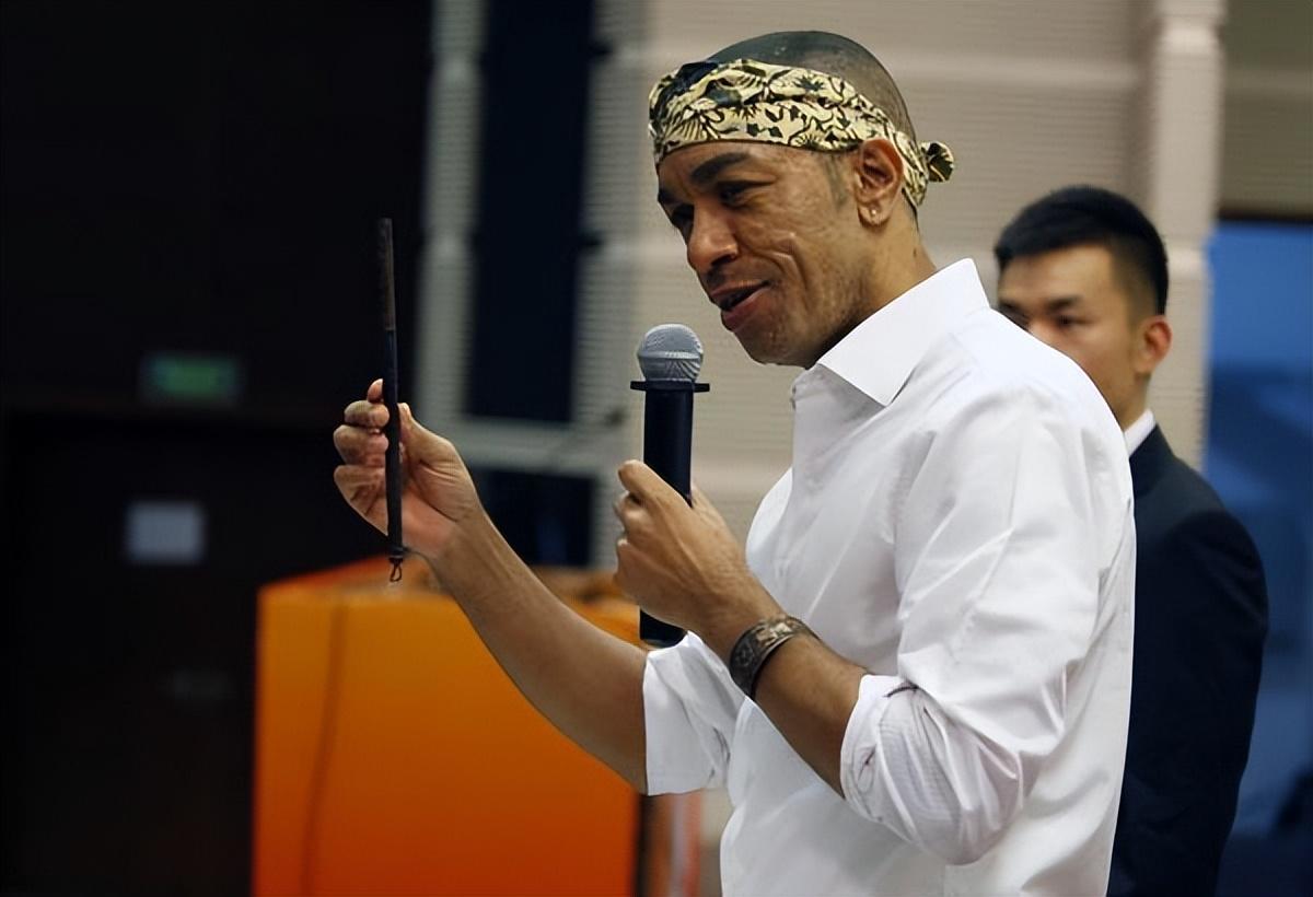 马克和奥巴马怎么会是兄弟呢?他们之间又有怎样的故事?