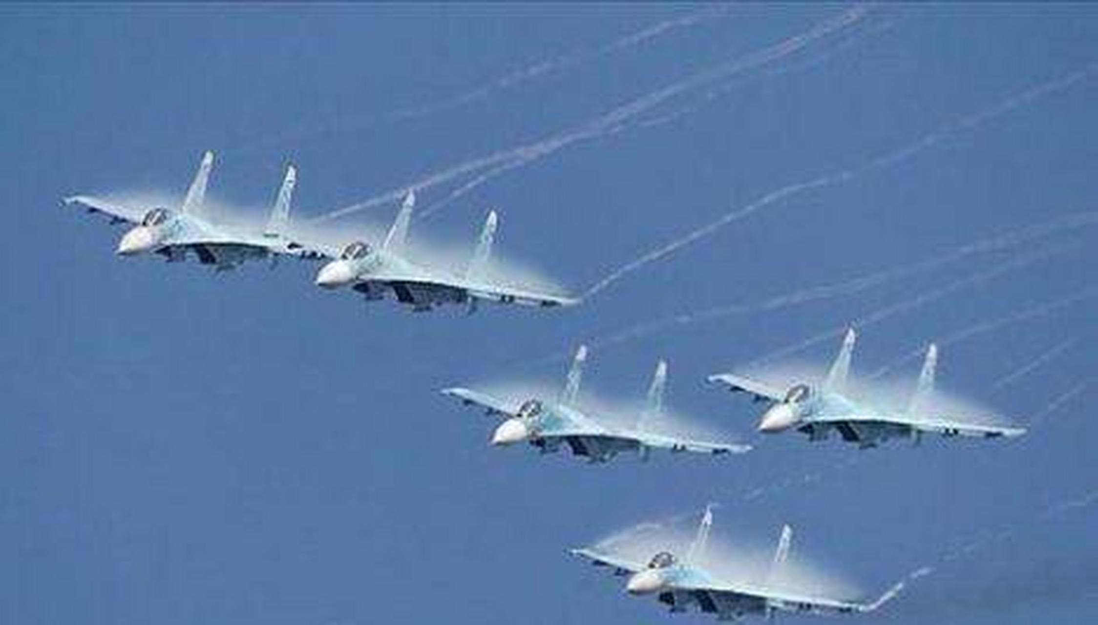 为了获得苏27战机,空军大校将17名苏联将军喝的抬出宴会厅    空军是