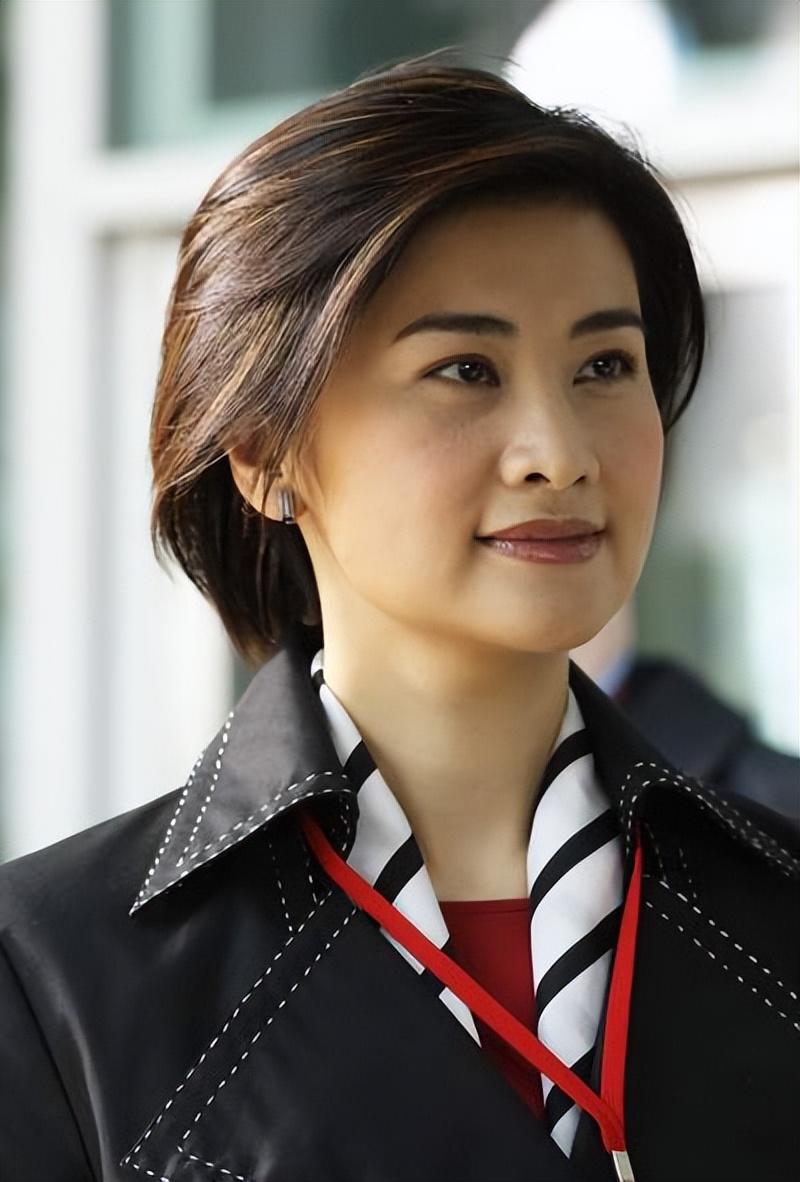 前言她是著名主持人,新闻记者,凤凰资讯台副台长吴小莉;他是一辈子没