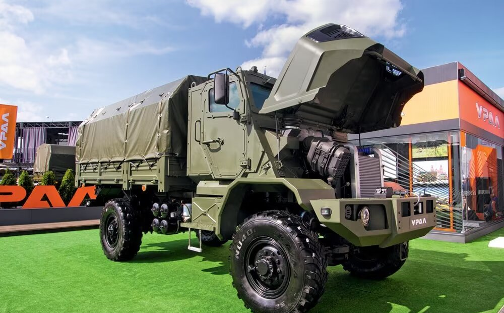 俄罗斯新一代轻型军用卡车,乌拉尔-66依旧延续板簧悬挂