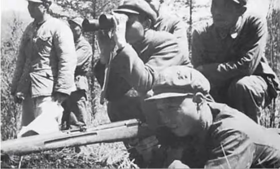 真实的"狙神"张桃芳:高度远视,回国后转型做飞行员,77岁病逝