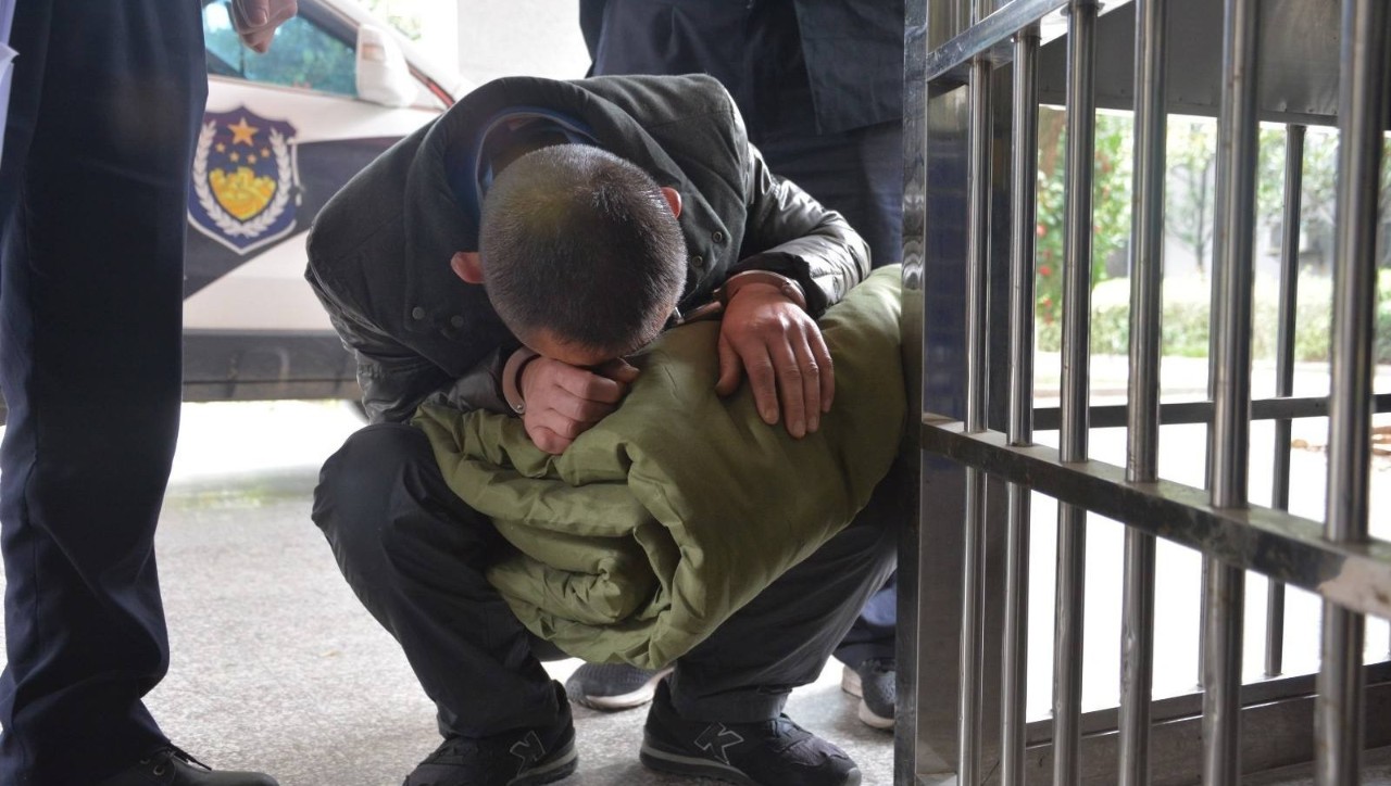 21年男子发现老婆出轨,悄悄尾随当场活捉,为何反被情夫告到坐牢